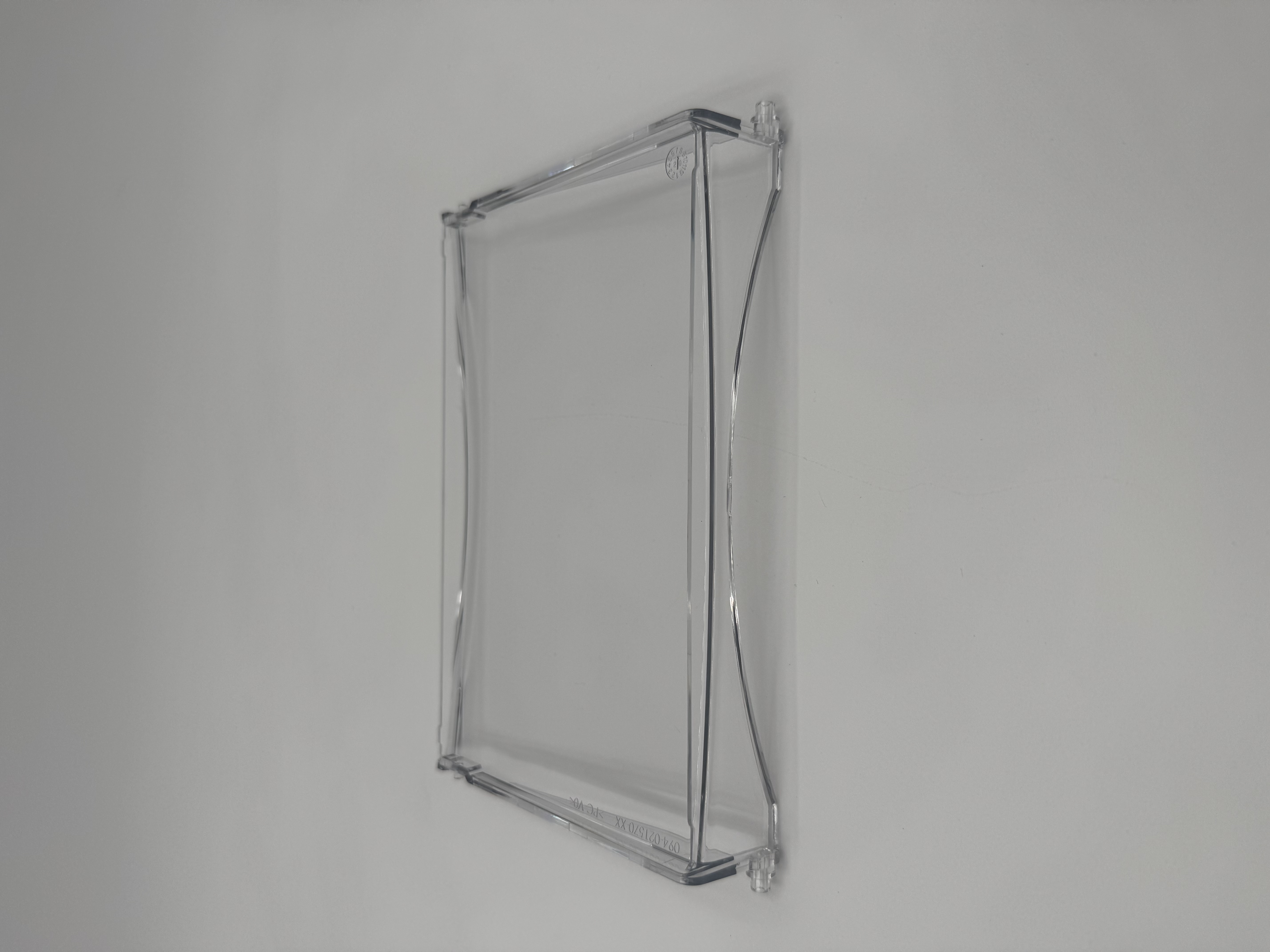 Transparente Abdeckklappe zum Schutz der Steuerung